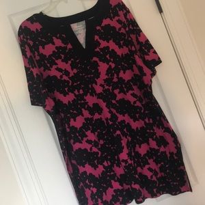 💕Beautiful Floral V-Neck 1X T-Shirt💕